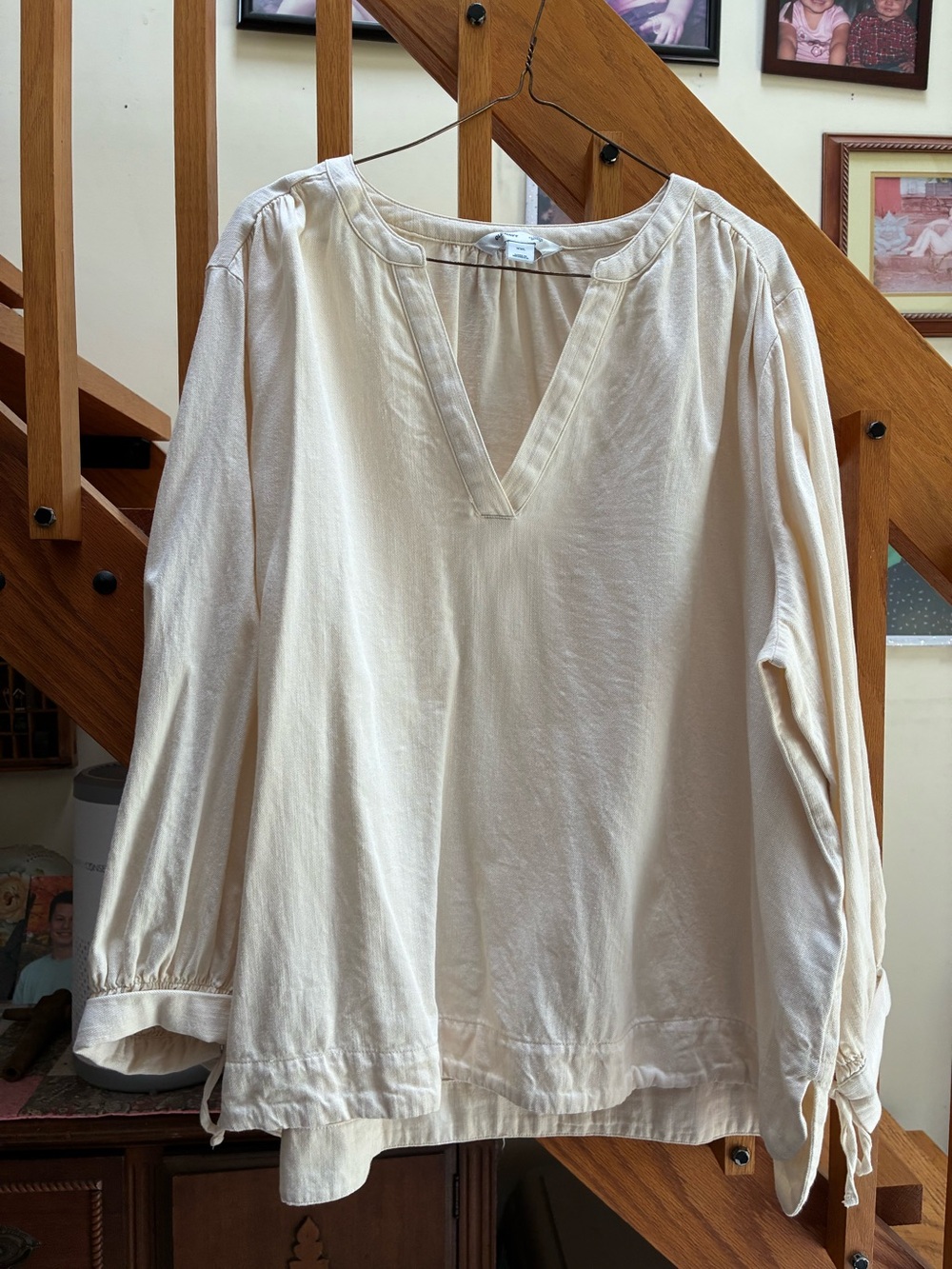 Old Navy XXL Line. Cream V-Neck Long-Sleeve Women's Top Like New